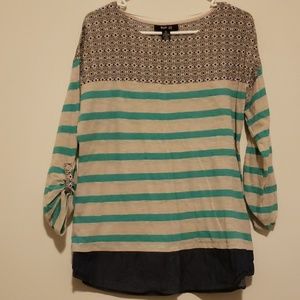 Three quarter length sleeve. Looks layered.